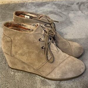 Toms wedges